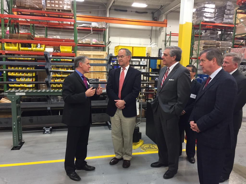 Nashville_ECD's tweet image. Mayor Dean on a tour of Nashville based company Des-Case with @Abramson44 &amp;amp; @repjimcooper