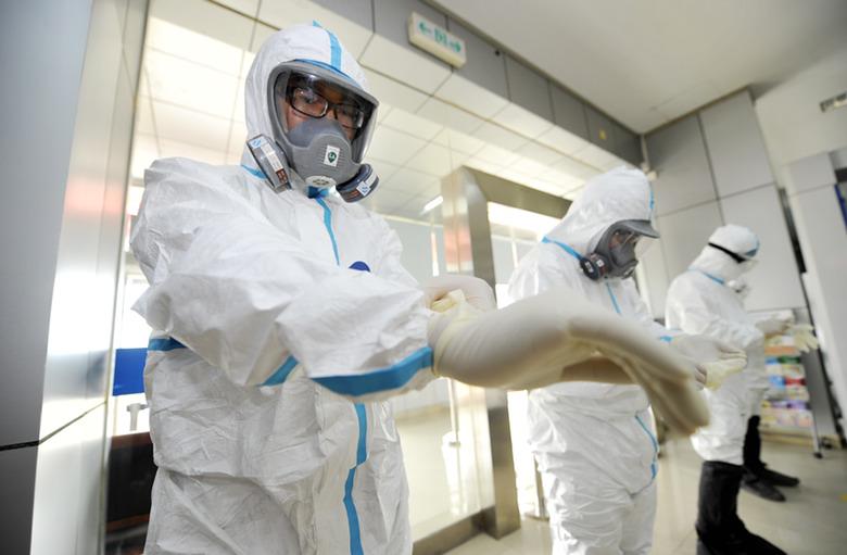 ArrenaPress's tweet photo. Bioterror bacterium escaped from lab, still being tracked in wildlife http://t.co/N0D1jTrVxv #science #health http://t.co/4u0WUqBcTT