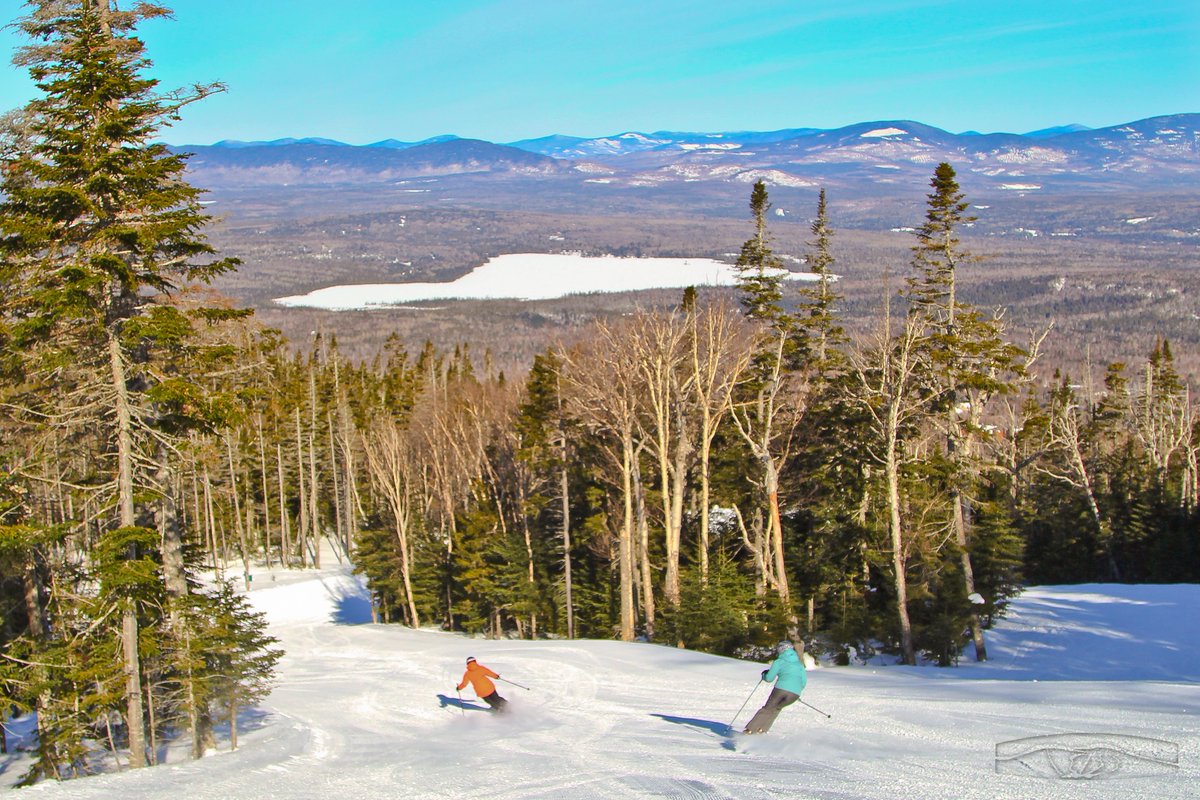 SaddlebackMaine's tweet photo. Not a cloud in the sky! March is really delivering the goods. #bluebird #funinthesun #traillessskied http://t.co/K6jTPWpokb