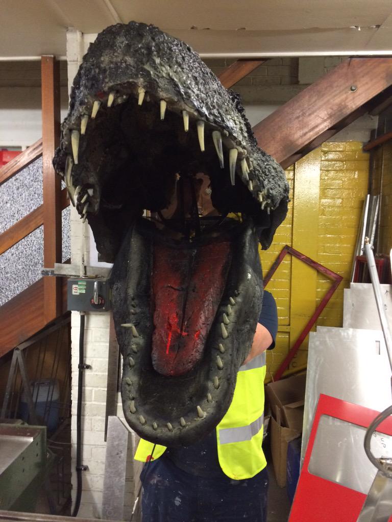 LoftyGiraffe's tweet photo. @StCHospice @StCHFundraisers @tilgateparkrun heads up Silverstone we're coming for you #singingrunner #dinosore http://t.co/Vi1eZRV0bA
