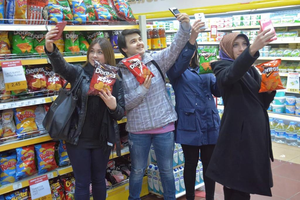 paradigmajans's tweet photo. #hayatseninkurallarısenkoy #doritos #selfie #paradigmajans #ekipçalısması http://t.co/ZMIKL6mlAZ