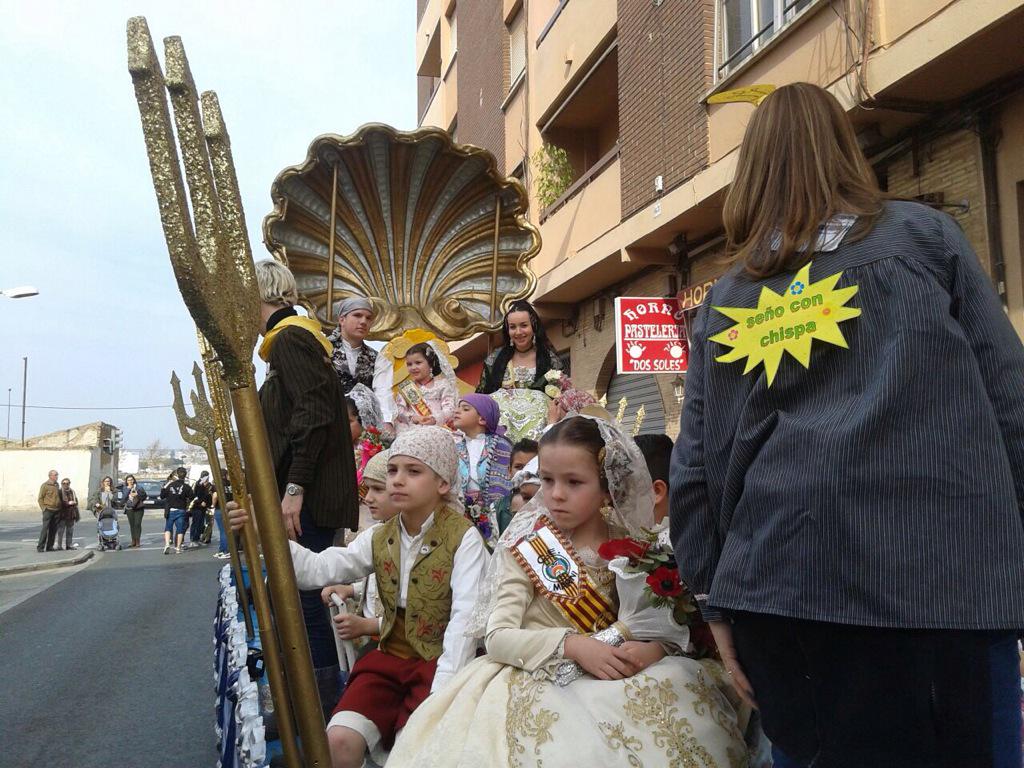 C_E_Marni's tweet photo. #fallasmarni2015 todo listo con las carrozas http://t.co/WcWIBOFczX