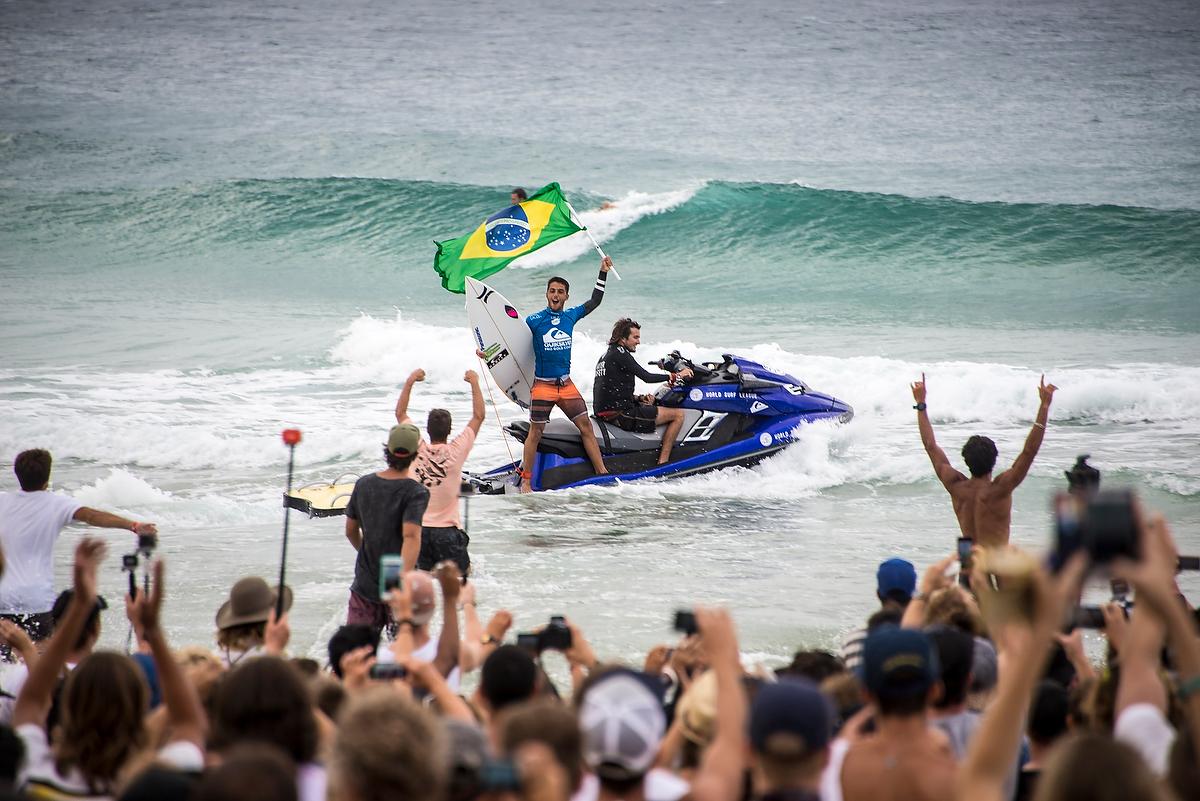 Snapper flares, and the field of <a href="/wsl/">World Surf League</a> surfers fall to the sword of <a href="/toledo_filipe/">Filipe Toledo</a>.

surfermag.com/features/filip…