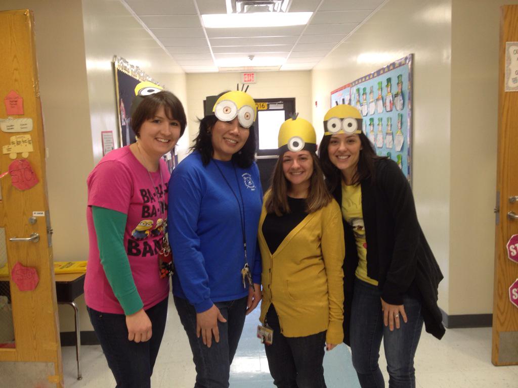 NeelDesaiBA's tweet photo. Minion Spirit Day at #sbbas go first grade team! @MisssGee @MrsHuiBAS @Weber508 @rosa1ba @jerryjellig @LRogolAPBAGB http://t.co/z7gMGIYNdQ