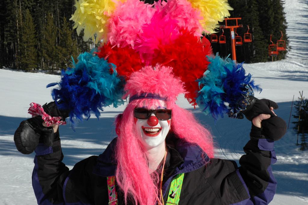skiwithsparkles's tweet photo. Happy Friday! #ski#snow#snowboard#sparkles#Friday#fitness#family http://t.co/P5yH56DsiZ