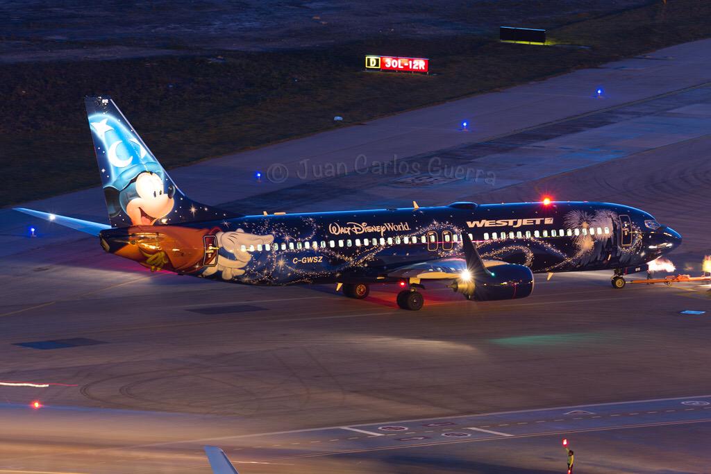 #Magicplane departing CUN at night #avgeek  @FIND_CGWSZ