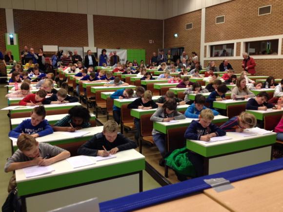 Zin nummer 10 en nog steeds geconcentreerd aan het werk, ook dat zijn nou 'onze Geldermalsense kinderen'.