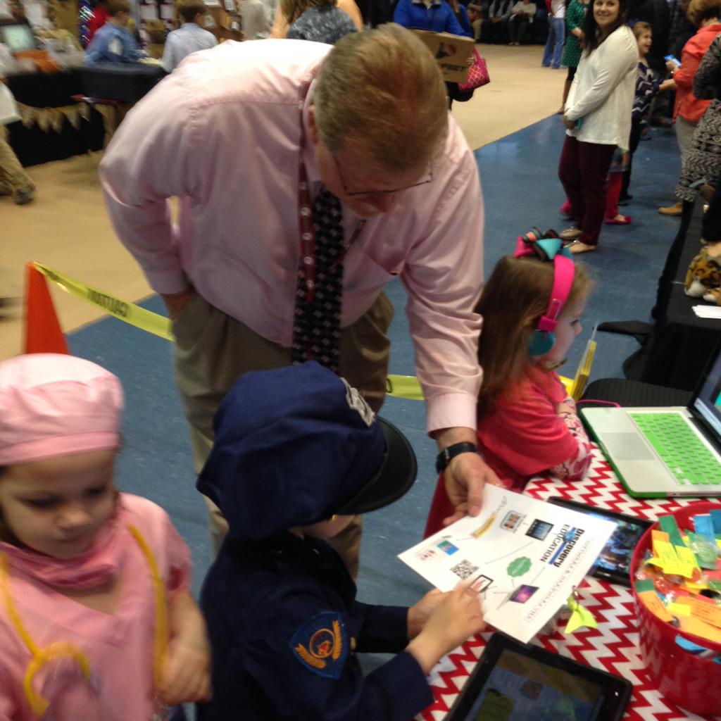 stephbroox's tweet photo. Mr. Brasher learns that no matter how big or small there's a lifesaver in us all! @FHSWolves @TCBOE http://t.co/LbaMwNDMwY
