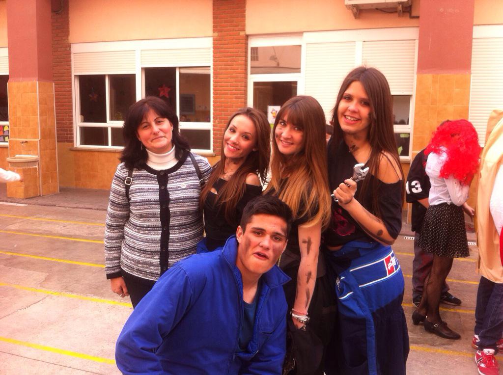 C_E_Marni's tweet photo. #fallasmarni2015 #cabalgata #fiesta http://t.co/yJgjSNOg4I