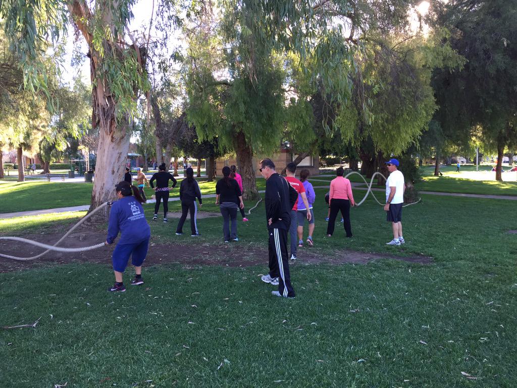 JourCsun's tweet photo. #CienCiudadanos #CSUN #Salud #Latinos #SanFernandoPark http://t.co/d6wQSEb3rM