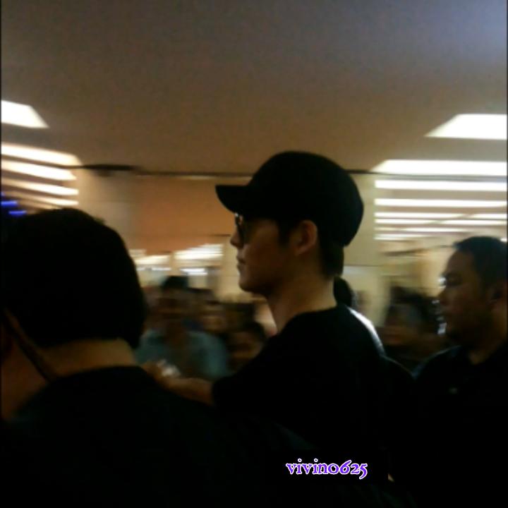 TheDramaKorea's tweet photo. Tampak samping. Tampak tampan. RT @vivin0625: 150313 Kim Woo Bin arrived in Jakarta. #KimWooBinFMJKT http://t.co/MrALMWOkW2