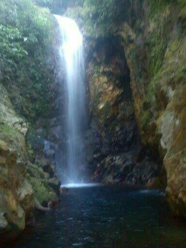 llermari's tweet photo. Cataratas en Turrubares !!! Visitalas no se ocupa visa !!!! Y no hay ceniza !!! http://t.co/pV6hewThYb