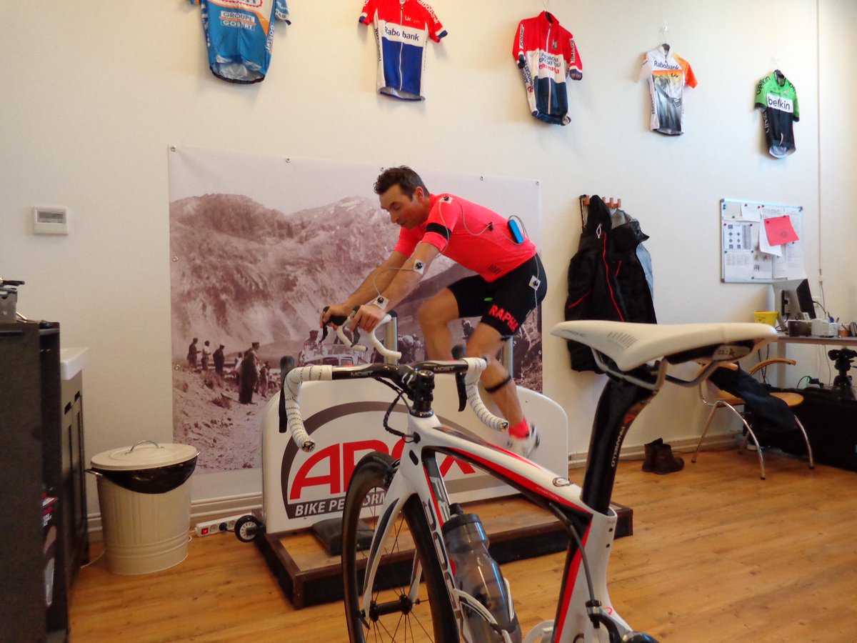 Jeukendrup's tweet photo. Thank you very much @Velofysics for your help with bike fitting. A lot of data! Loved the approach! @apexbike @retul http://t.co/8D4aHWakaD