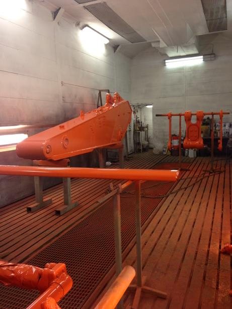 KocurekExcavato's tweet photo. Little orange for a Friday afternoon #hitachi #bespoke #Suffolkengineering http://t.co/IOqn1VF2Ox