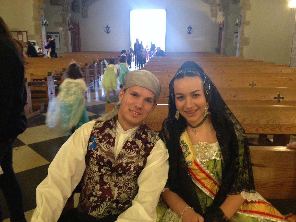 C_E_Marni's tweet photo. #fallasmarni2015 ya tenemos a los FALLEROs en la iglesia @__evahoran @gvicent99p_n http://t.co/8mpQYmsOh7