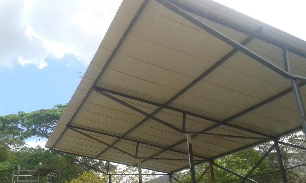 Bejumero's tweet photo. El nuevo techo en la rehabilitación del campo de softball de #Canoabo x la @Alc_Bejuma http://t.co/wfvNV1F1HH