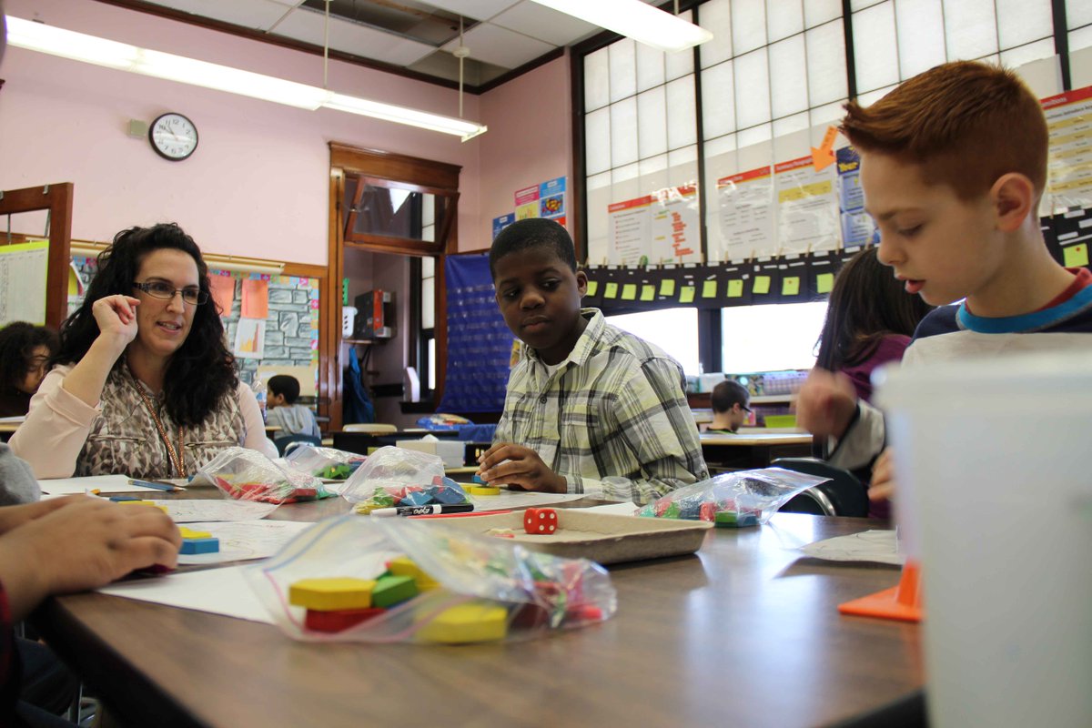 ThroughlineLrng's tweet photo. Tracey Kareemo's classroom is buzzing w/ high engagement &amp; self-directed student learning! #DLDay @TKareemo #FuseRI http://t.co/1mA4FXEUFl