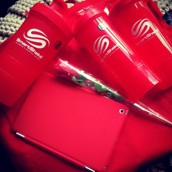 SmartShakeUK's tweet photo. It's #RedNoseDay and #RedSmartShakesDay - RETWEET AND YOU COULD WIN! http://t.co/sxHuXQPygX
