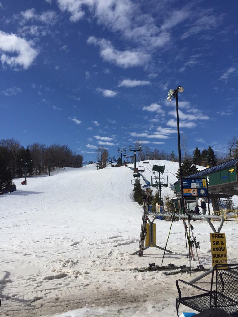 b_garey's tweet photo. Perfect day at @SkiBittersweet http://t.co/sea6s2mkbc