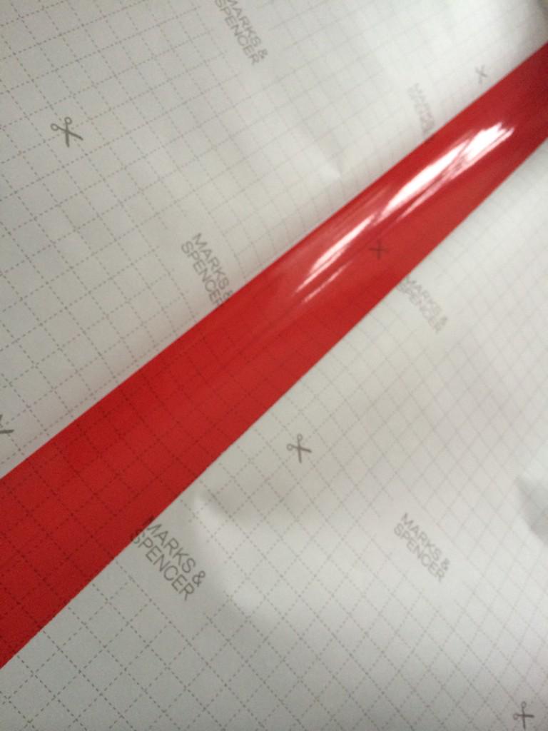 jotames's tweet photo. @marksandspencer should this paper have a stripe/join like this in the middle of the roll!? http://t.co/iZf8GkyTWp