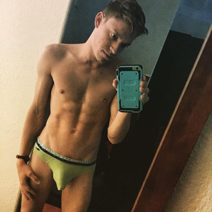 Ready for #tgif on http://t.co/mFe4kFfJNJ #gay #gaycamshow @chaturbate http://t.co/k8iI8i81zw