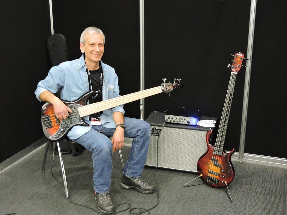 aguilaramp's tweet photo. Our good friend Michael Pedulla at the #LondonBassGuitarShow!
#Aguilar #Aguilaramp #Bass #Pedullabass #DB210 #TH500 http://t.co/nSwV61iIWH