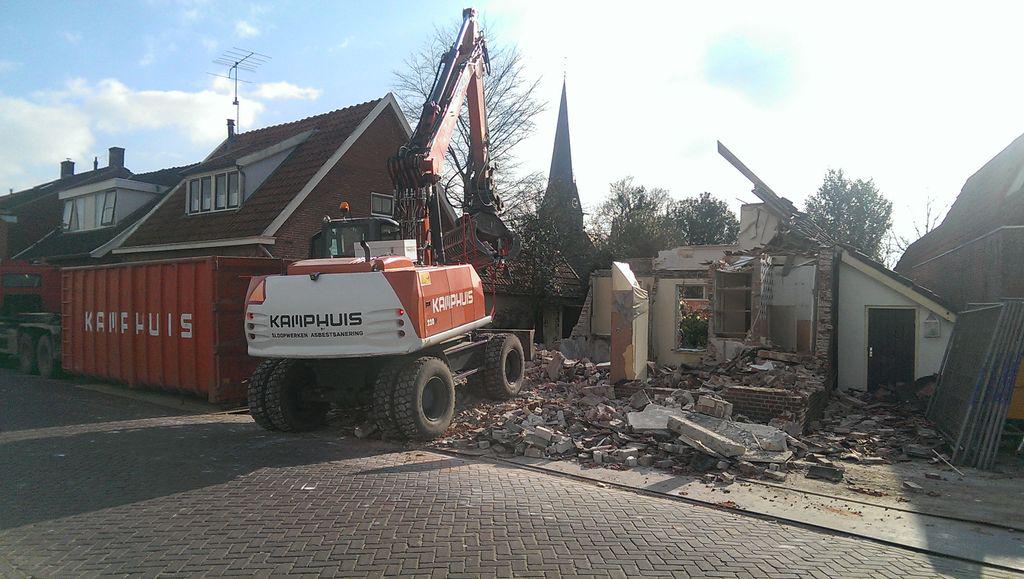 kamphuissloop's tweet photo. Slopen woning te #Borne i.o.v. #Noaberbouw. http://t.co/4cUZqMv0Ez