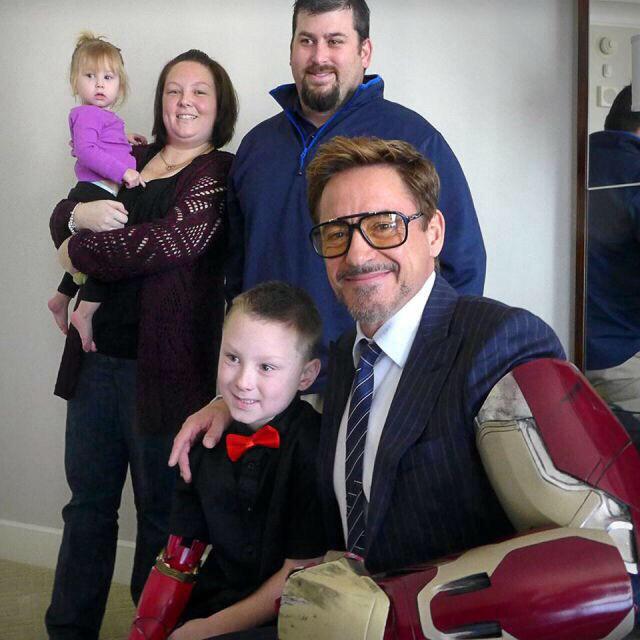 rdjsfans's tweet image. .@RobertDowneyJr presents a bionic #IronMan arm through @msonenote #CollectiveProject! He&apos;s a real superhero.