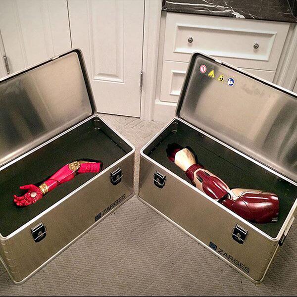 rdjsfans's tweet image. .@RobertDowneyJr presents a bionic #IronMan arm through @msonenote #CollectiveProject! He&apos;s a real superhero.