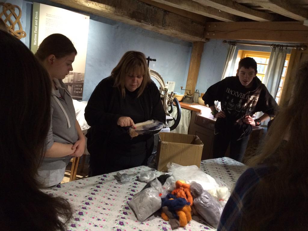 AncientHouseMus's tweet photo. Karen demonstrating felting to Teenage History Club. Now over to the teens. #cuddlyflints @TheBrecksBNG @HLFEoE http://t.co/dCWJvmal4X
