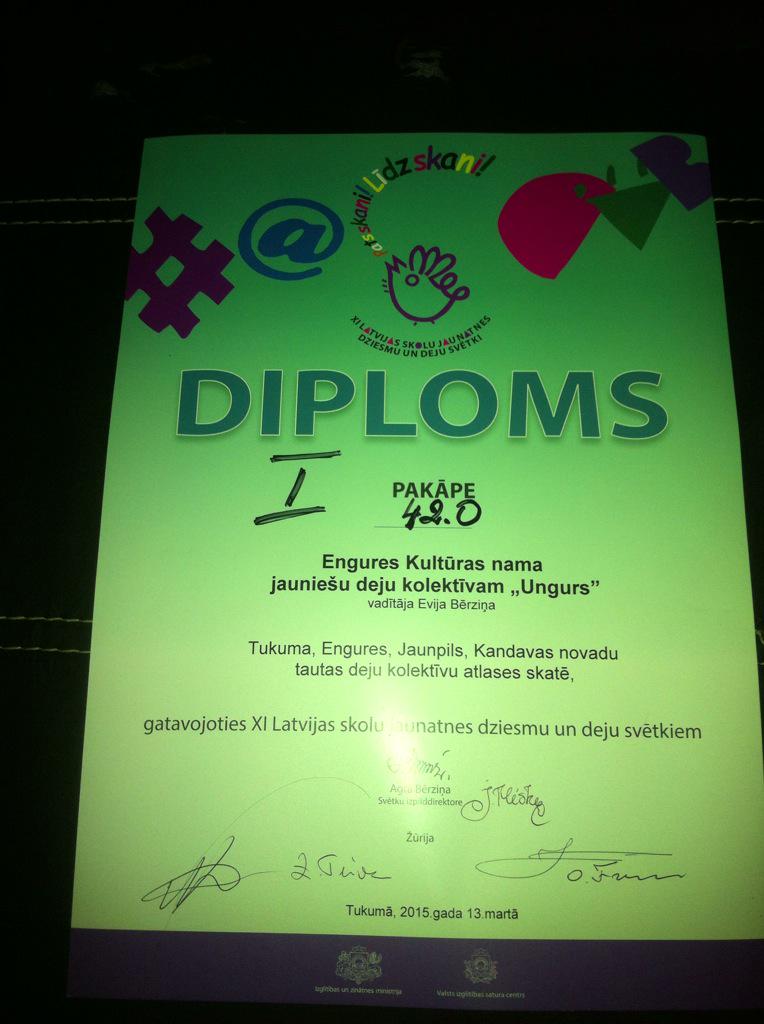 EvijaEwka's tweet photo. Apsveicu engurniekus ar I pakāpēm deju skatē! Paldies par Darbu! Es ar jums lepojos! http://t.co/eLxdgQzExf