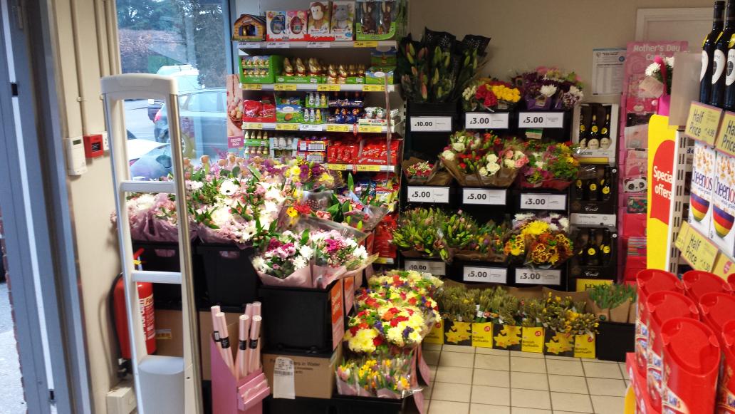 3305Express's tweet image. Happy mothers day from us all treat her to some flowers. @rachedwards1984 @CherriYallop @carden100