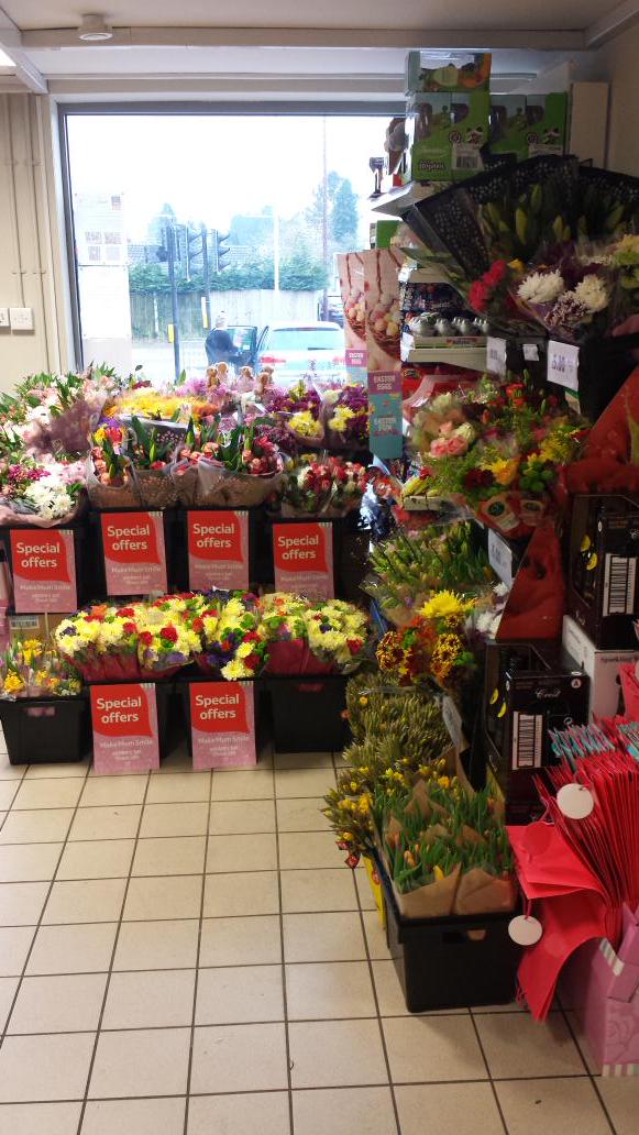 3305Express's tweet image. Happy mothers day from us all treat her to some flowers. @rachedwards1984 @CherriYallop @carden100