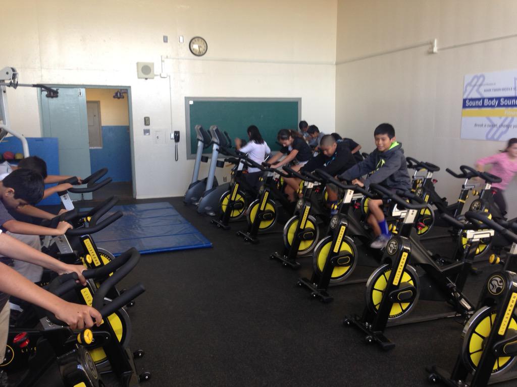 marktwainms's tweet photo. Grand View Elementary visiting 5th graders in the Fitness Center. http://t.co/UlmJruUe0t