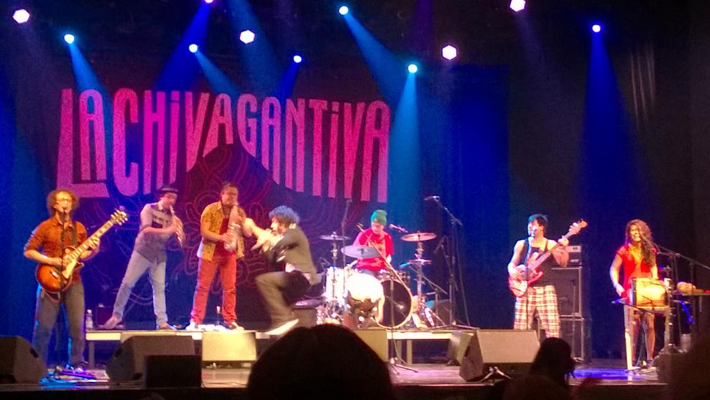 SannaKaisaH's tweet photo. Juuri nyt @savoyteatteri 'n lauteilla #funklore 'n mestari @lachivagantiva http://t.co/6ZdcCyo68U