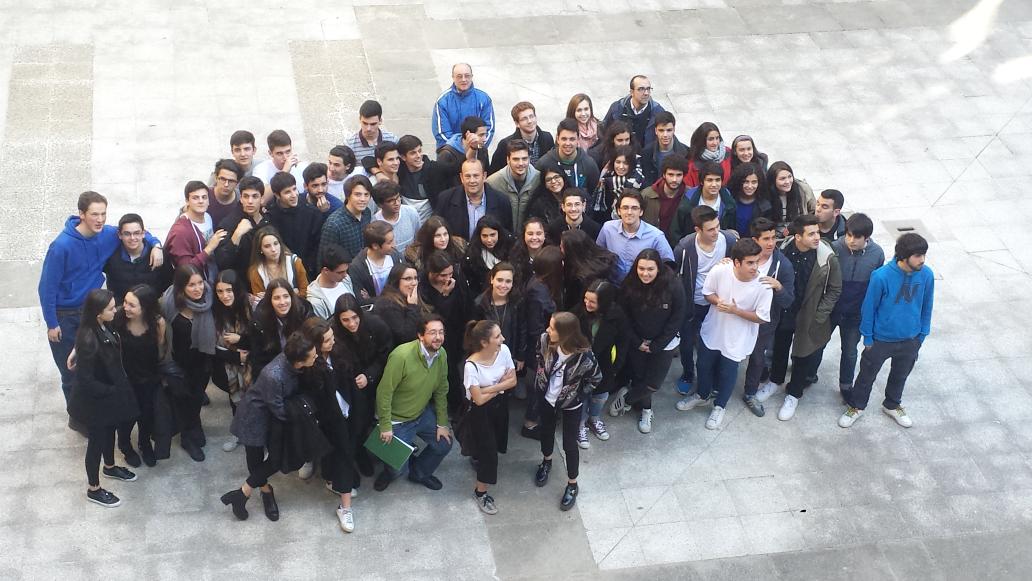 ColegioApostol's tweet photo. Alumnos de 2BACH de Vigo y Coruña en el Colegio Mayor San Agustín en Santiago. Muchas gracias por la acogida. http://t.co/ivtyBv0h3o