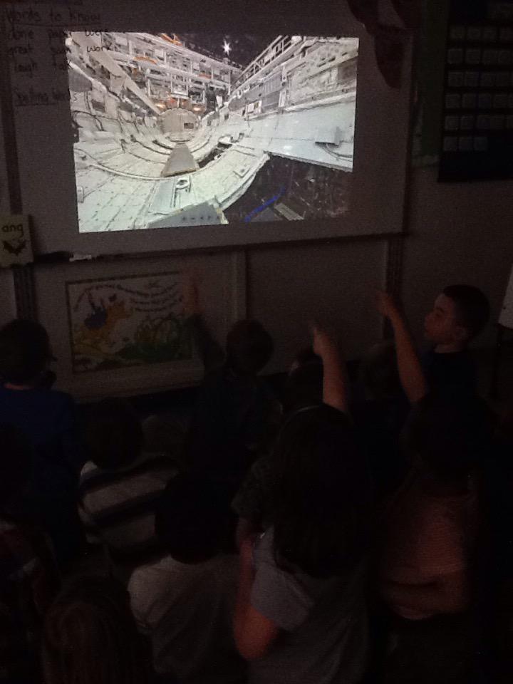 Conroy1stGrade's tweet photo. Students took a virtual tour of the Discovery Space Shuttle today! #DLDay http://t.co/TfbLyacG50