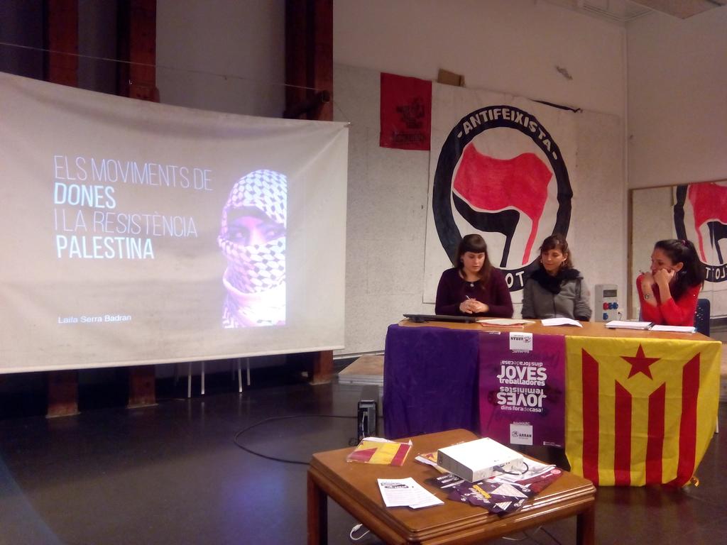 BDSCatalunya's tweet photo. Comença la xerrada "Dona i conflictes intermacionals: Palestina i Kurdistan" a @ArranClot @cj_clot @bruixesdebarri http://t.co/8ikXGhc37V