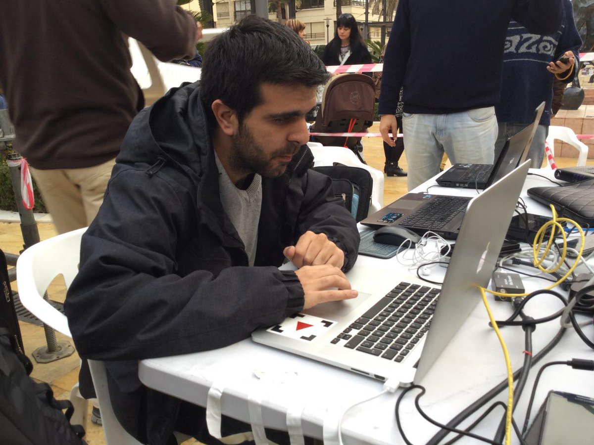 Podemos_AND's tweet photo. El streaming de #ElCambioEnMarbella https://t.co/6uOdB3n9ZJ gracias a @sisunowen. Comenzamos en unos minutos http://t.co/kdb6pbhxuU
