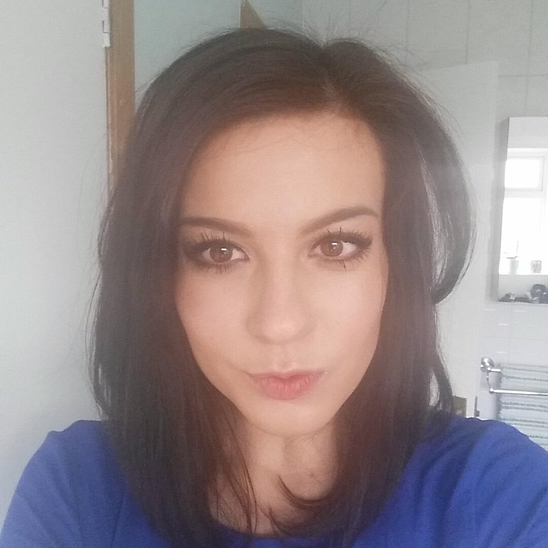 GraceNethercott's tweet photo. Friday's look #MAC #KIKO #smokeyeye  #longbob#Wella #wellacolour #richtones #makeupartist #hairstylist #colourist http://t.co/st4PEKFtcv