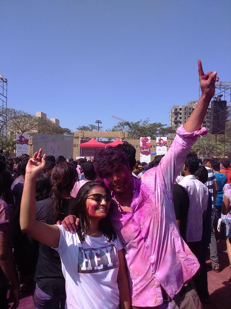 tekOLA_shots's tweet photo. #Holi#Fun#colours#DjAQeel#Gulaal#bollywood#numbers#dance#masti http://t.co/wgUS20PaPv
