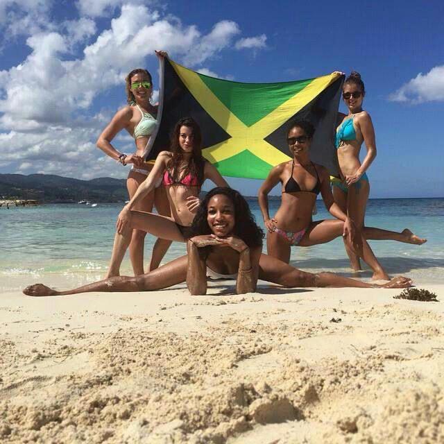 wellbad111's tweet photo. Island the ladies love jamaica! :) http://t.co/jU1bFZRXtG
