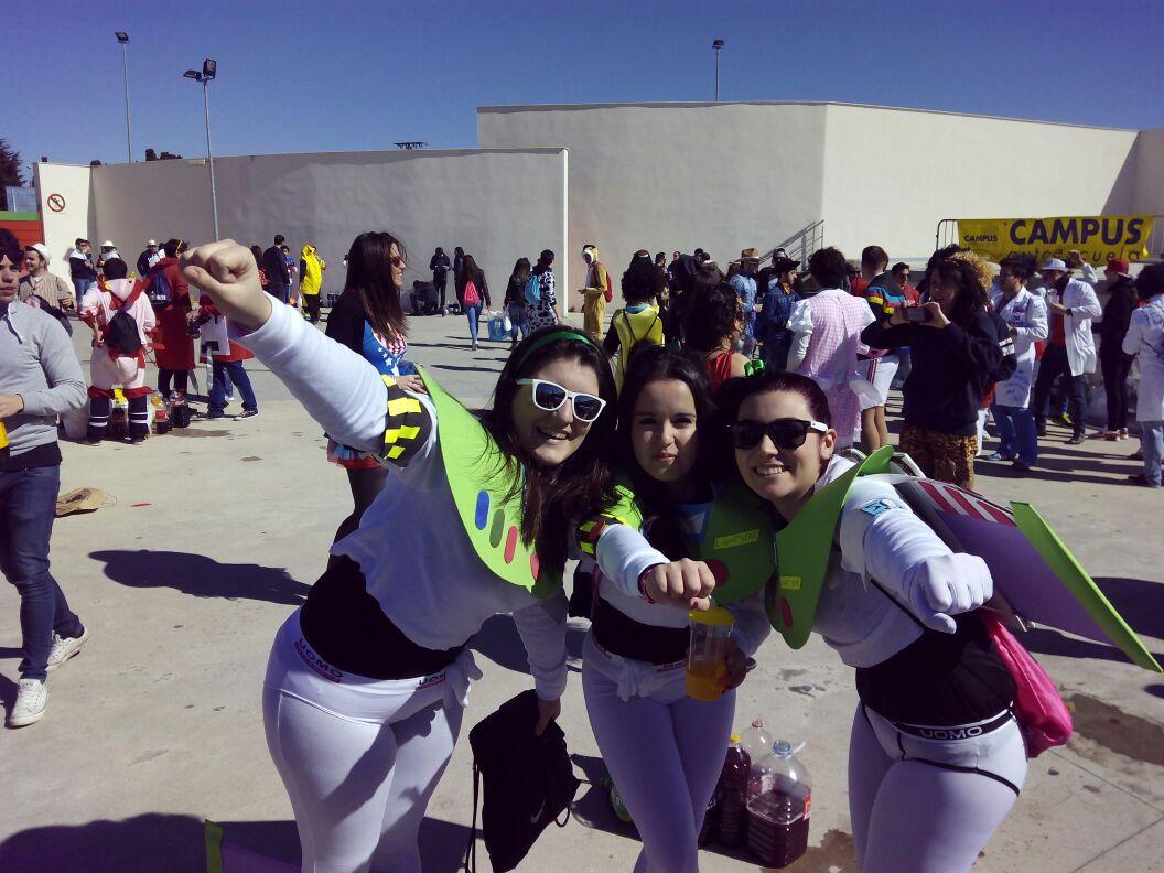 saritagc235's tweet photo. Porque os quiero hasta el infinito y más allá @AnaMadruga4 @CeliaCPerezz #Politecparty2015 http://t.co/RfkVY9XVJ0