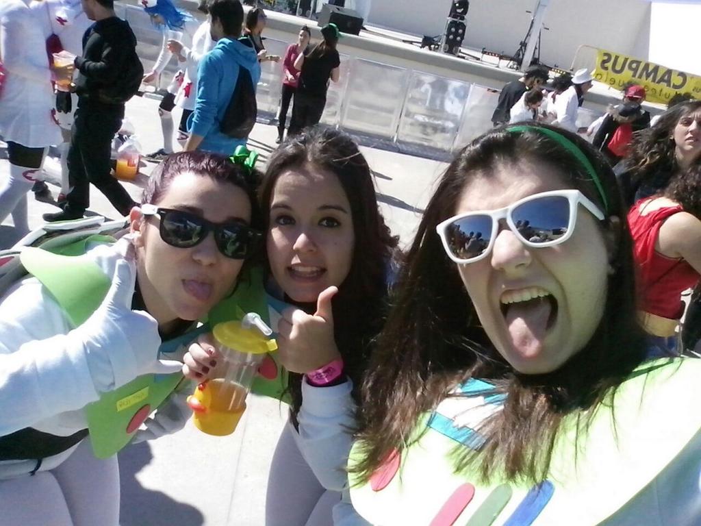 saritagc235's tweet photo. Porque os quiero hasta el infinito y más allá @AnaMadruga4 @CeliaCPerezz #Politecparty2015 http://t.co/RfkVY9XVJ0