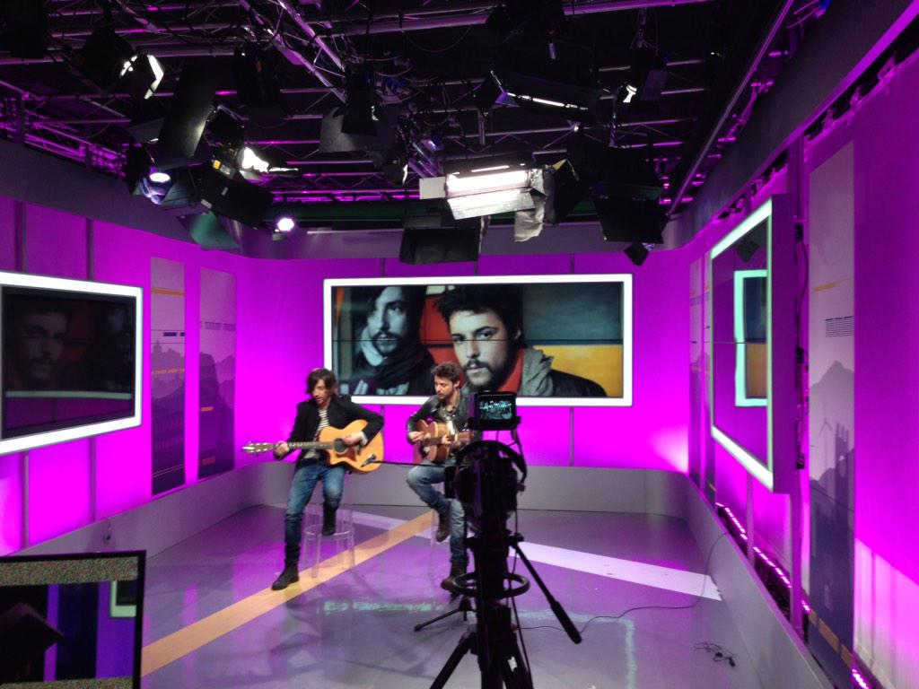 sonohraofficial's tweet photo. Pronti alla diretta su larena.it http://t.co/g2CG2pni6Y