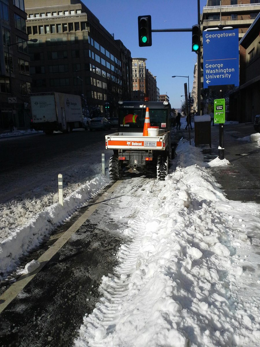 DDOTDC's tweet photo. Our bike team at work on the M Street cycle lane. @bikepedantic http://t.co/8SQ3hPakci