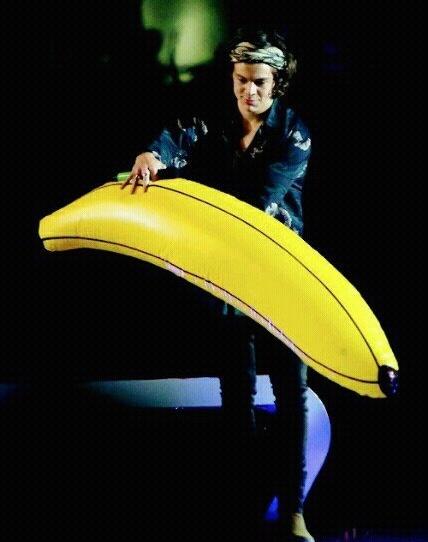 Немного Гарри с бананами... :3
Harry Love Bananas :D