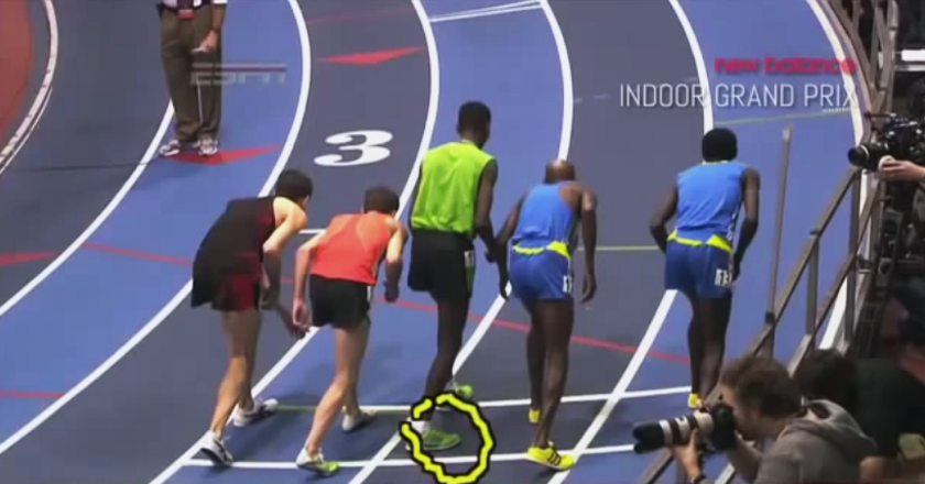 Running_Club's tweet photo. Perdre une chaussure au départ et battre Mo Farah sur 3000m : CHECK ✓ ! La vidéo est ici : http://t.co/FDSJnxjihN http://t.co/JXvBYQWLOx