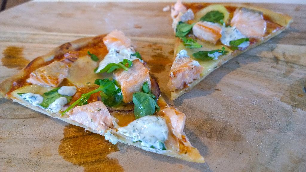 #FISH &amp; CHIP #PIZZA: @HUONAqua Salmon from <a href="/MrSamtass/">Mark</a>, Sliced Potato, #Watercress &amp; #Homemade Tartare Sauce #Foodporn