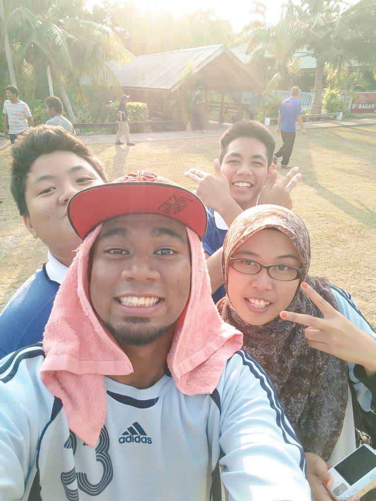 ahmadazari's tweet photo. Aktiviti sepetang scavenger hunt bersama pelajar SMK Meruπ #programperform http://t.co/KYY3duun7j